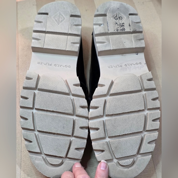 DONALD PILNER HOPE PATENT LEATHER LOAFERS Size 9.5 - Picture 2 of 5